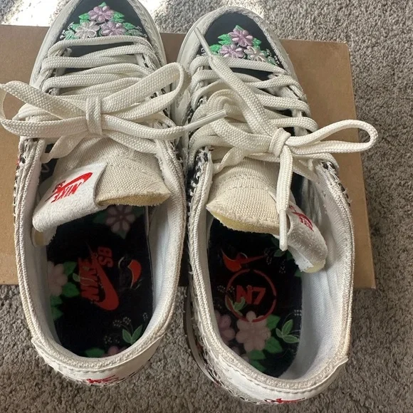 Nike N7 SB DUNK Floral Embroidered Sneakers - Black and White M5/W6.5 - Picture 7 of 10